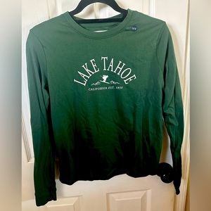 Abercrombie kids girls long sleeve graphic tee. Size: 15/16
